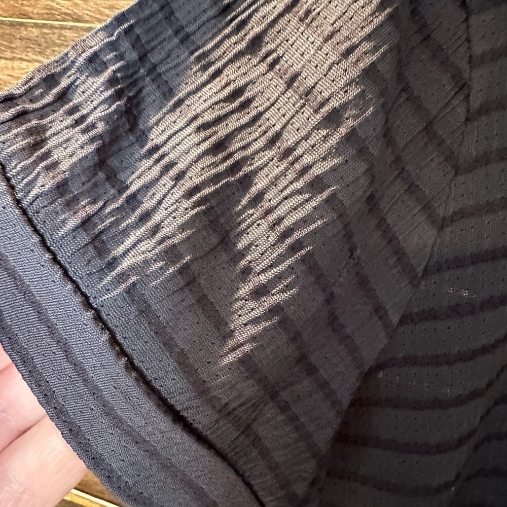 ARMANI COLLEZIONI Short Sleeve Scoop Neck Gray and Black Top - Picture 3 of 13